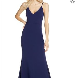 Lulu’s V neck trumpet gown